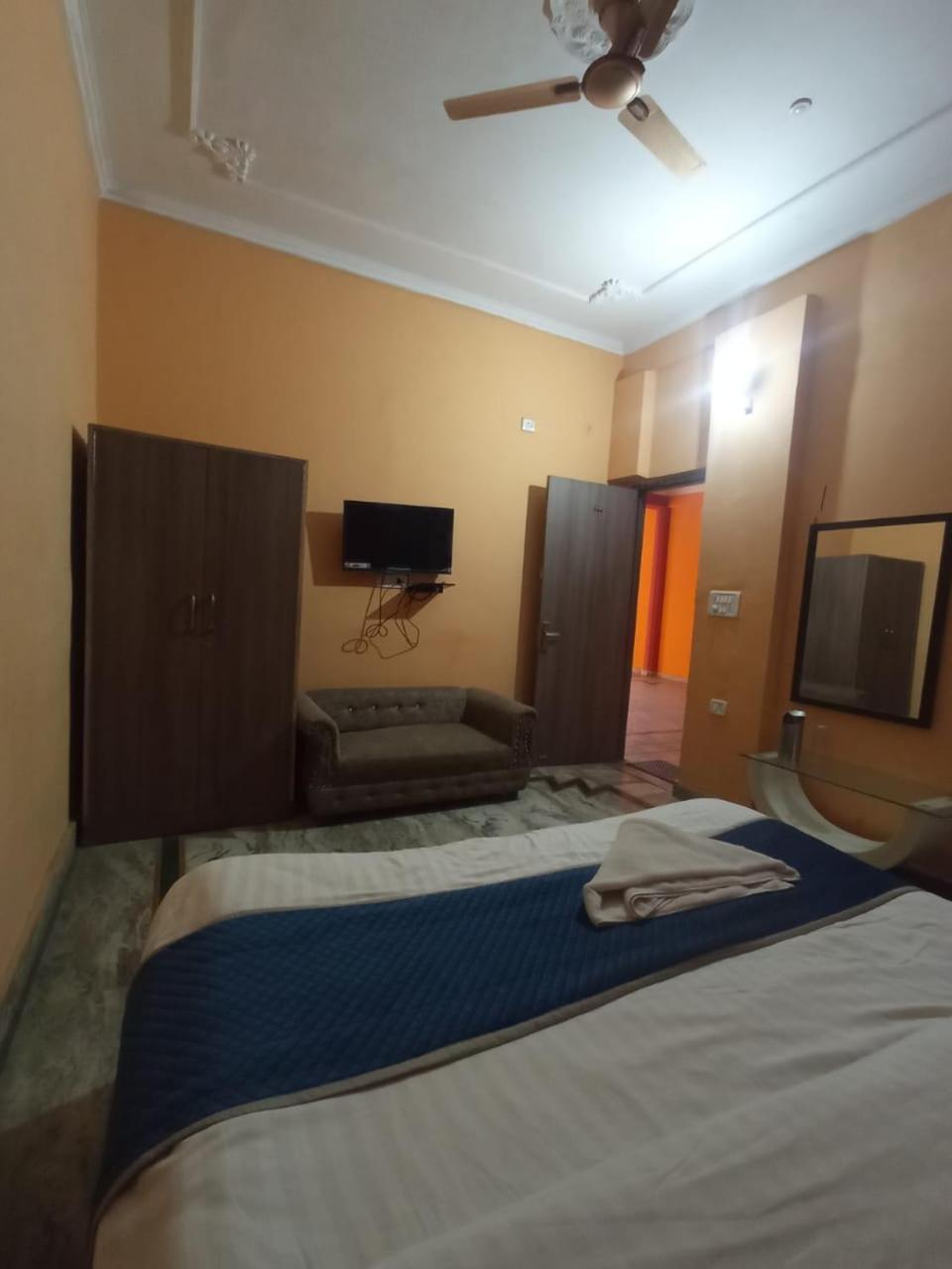 Siddhi Vinayak Hotel And Banquet Bhimtal Exterior photo