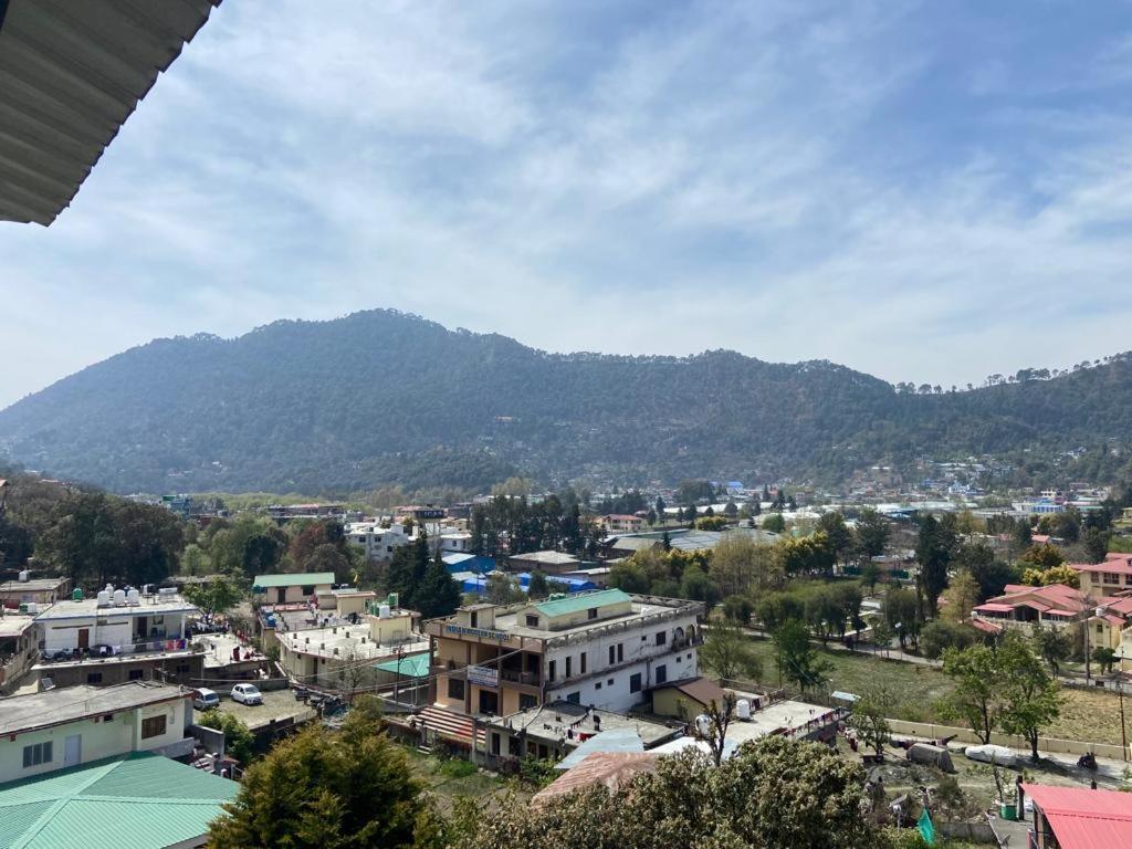 Siddhi Vinayak Hotel And Banquet Bhimtal Exterior photo