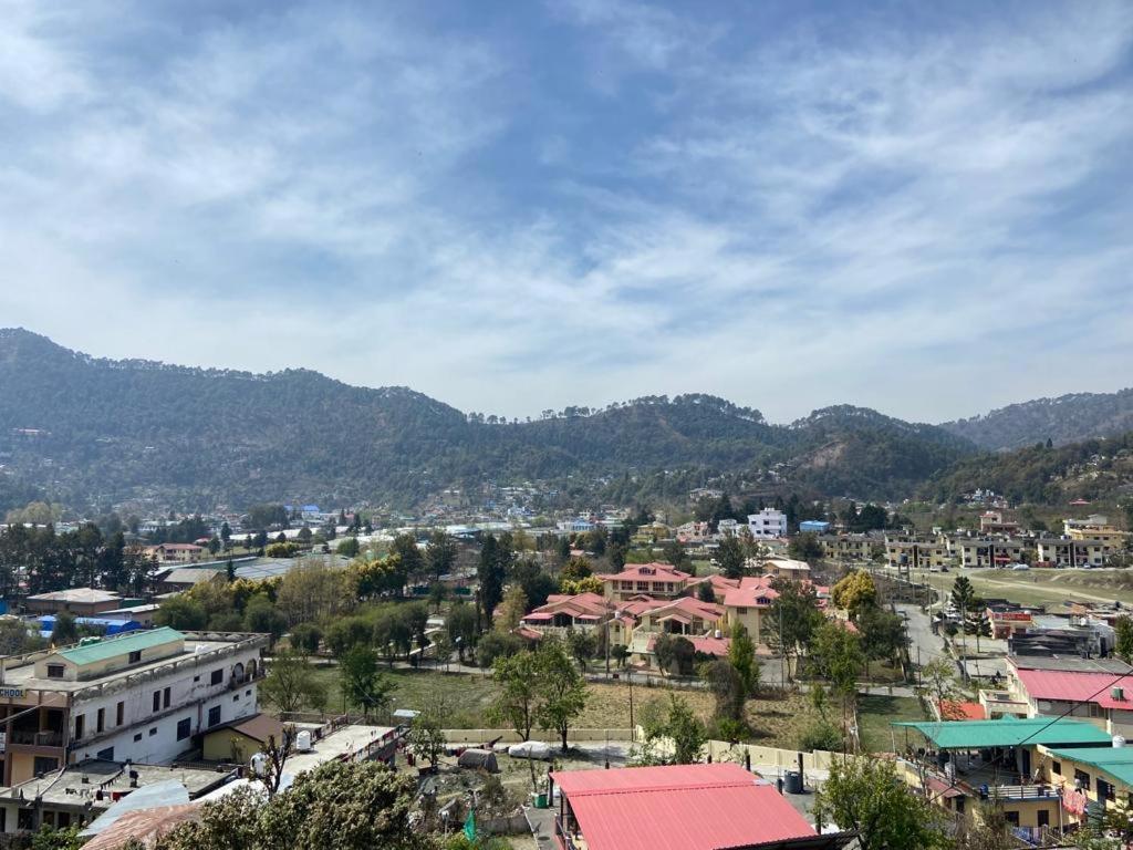 Siddhi Vinayak Hotel And Banquet Bhimtal Exterior photo