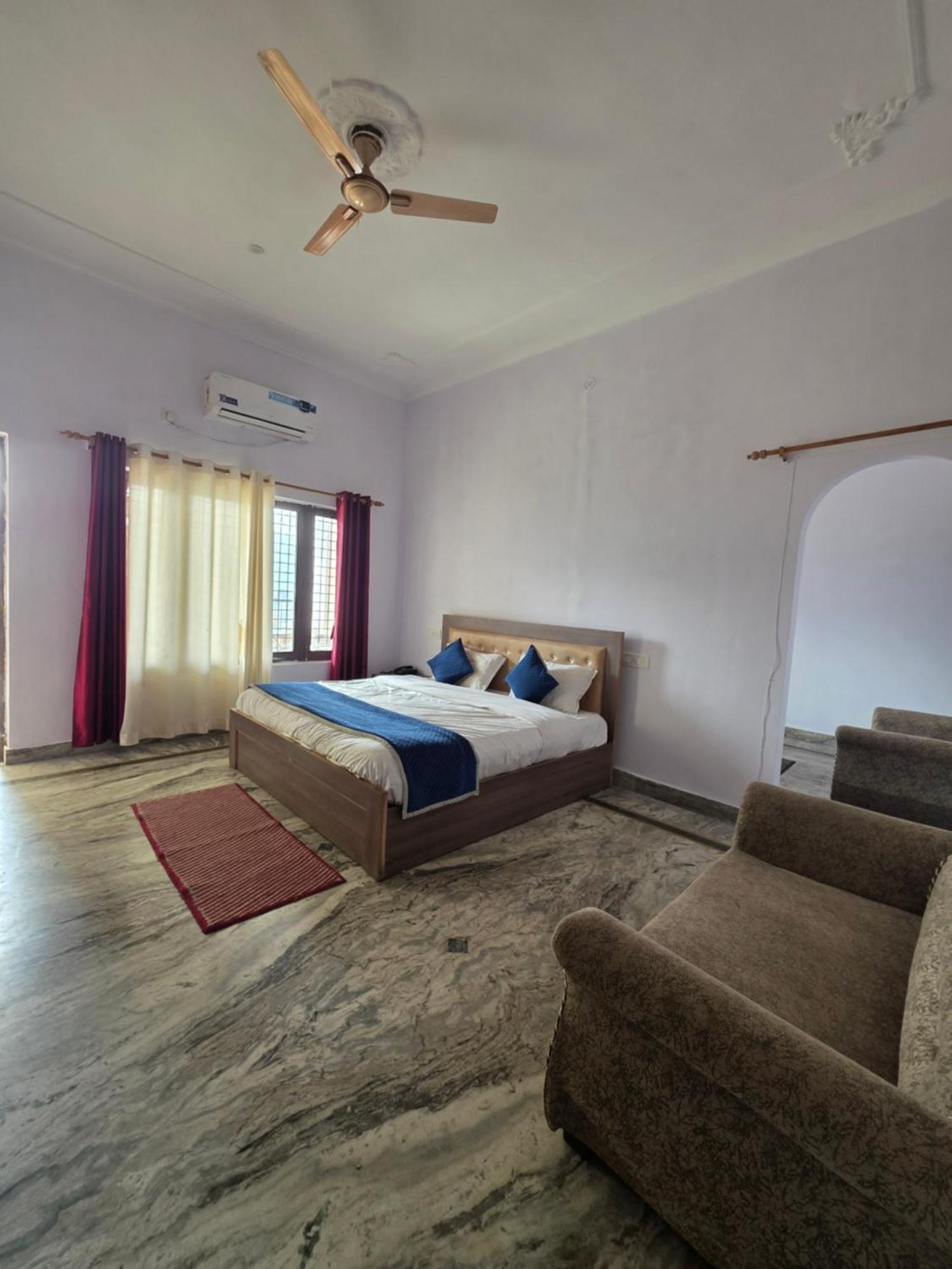 Siddhi Vinayak Hotel And Banquet Bhimtal Exterior photo