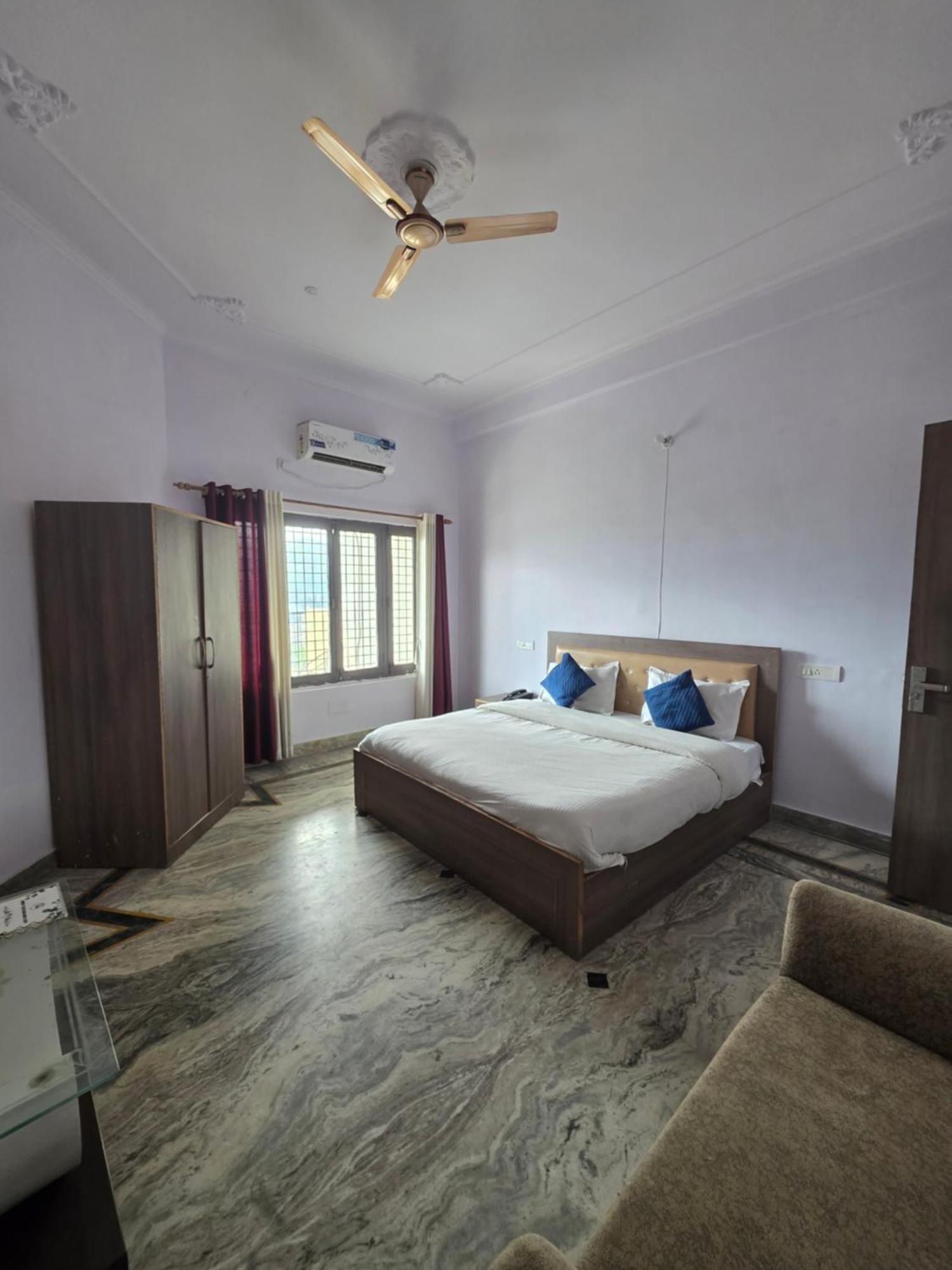 Siddhi Vinayak Hotel And Banquet Bhimtal Exterior photo